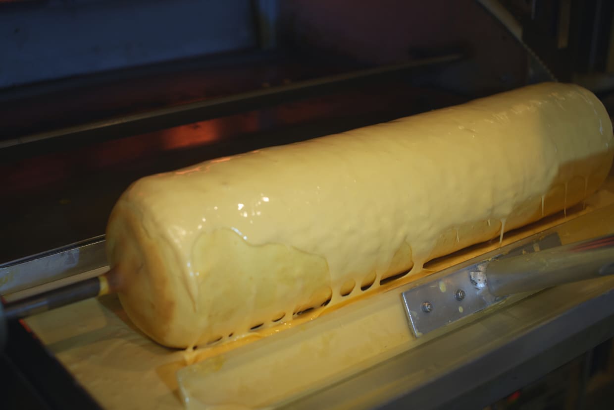 兵庫・芦屋『ELEPHANT RING』バウムクーヘン、焼き重ねる