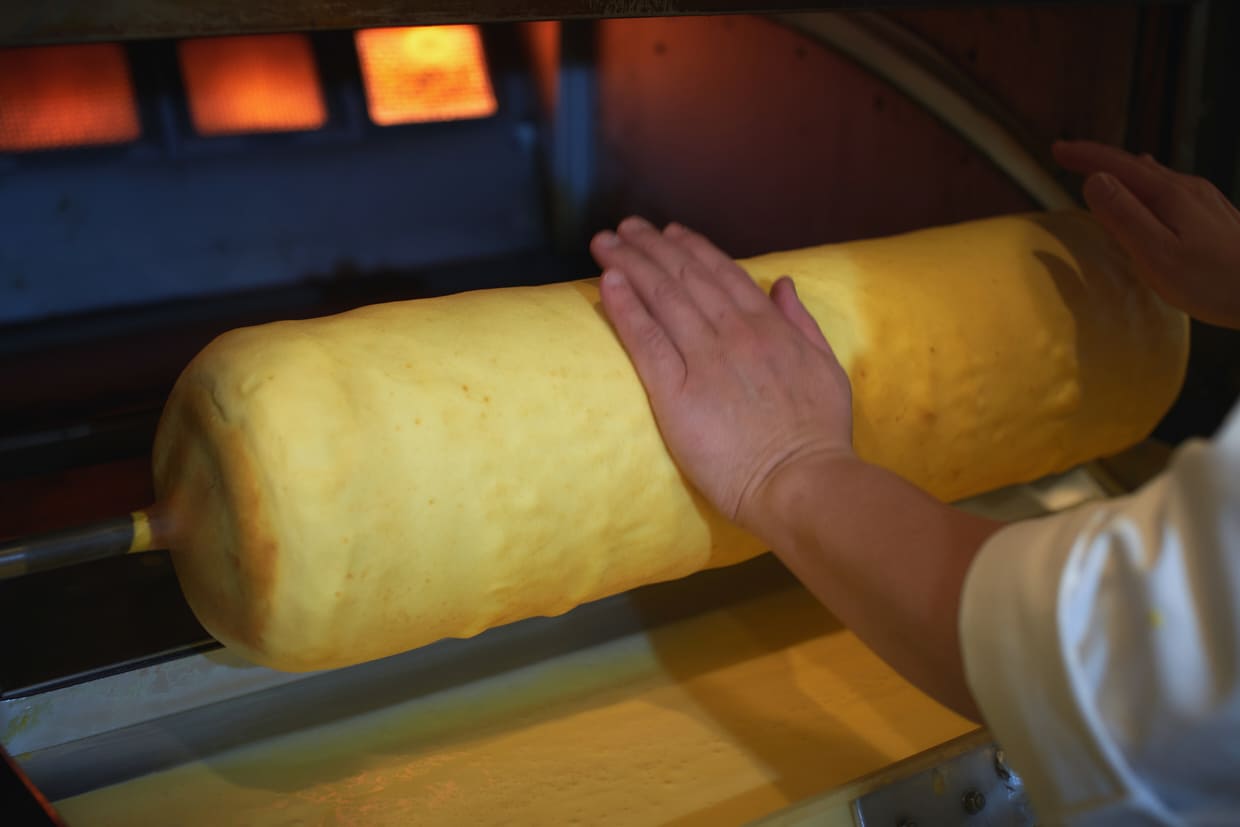 兵庫・芦屋『ELEPHANT RING』バウムクーヘン、空気を抜く