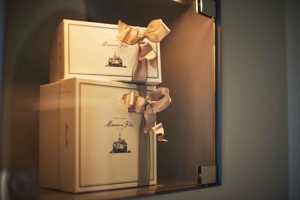 兵庫・御影『マモン・エ・フィーユ』店の壁や包材のモン・サン・ミシェル城