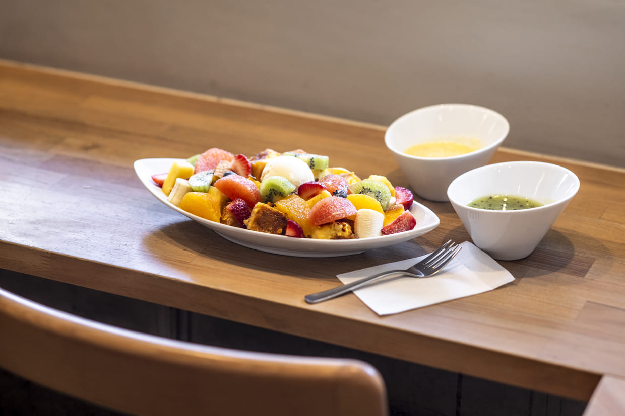 大阪・谷町六丁目『山口果物』カフェの店内