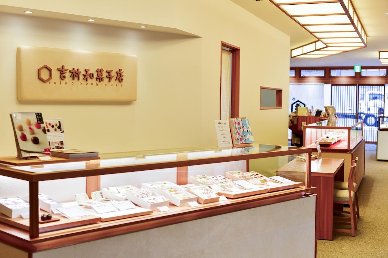 吉村和菓子店内観