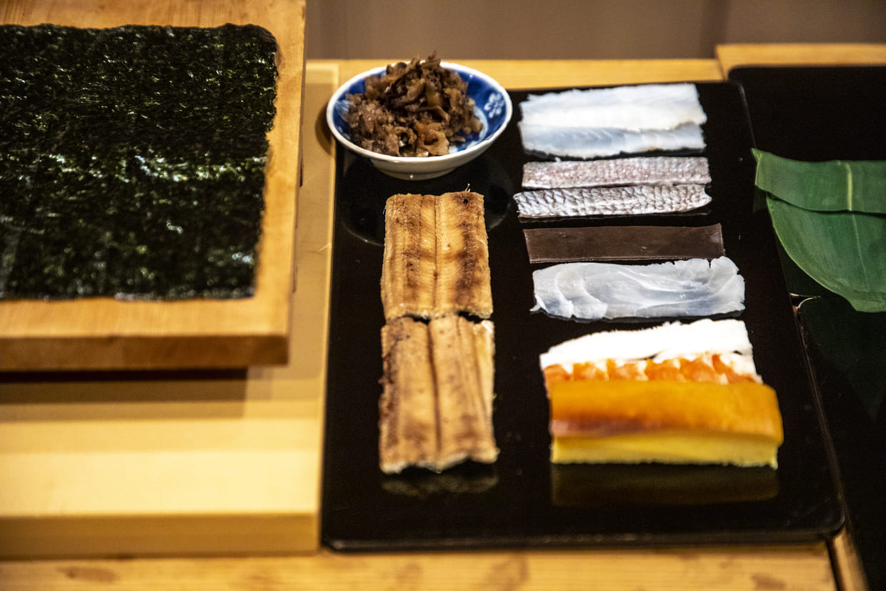 『吉野寿司』の箱寿司。材料