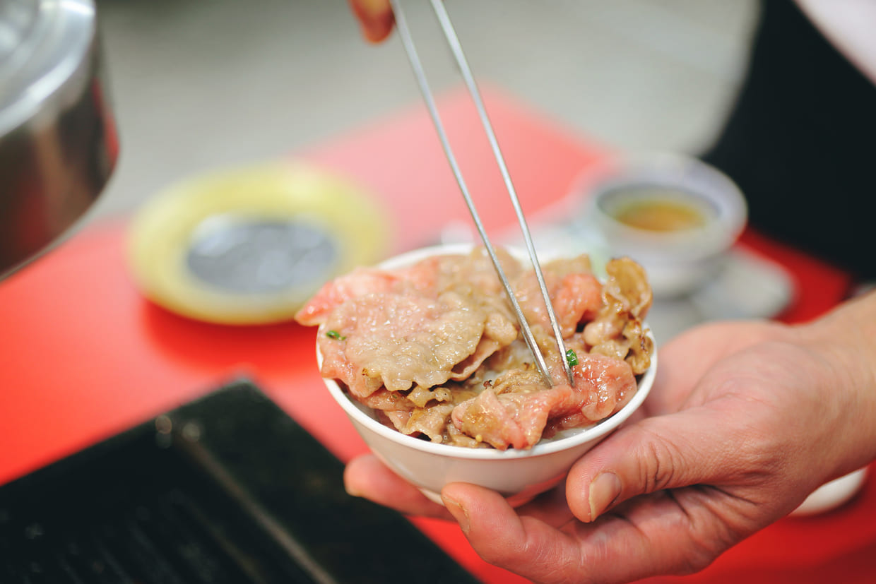 大阪・心斎橋『焼肉 藤もと』肉を丼へ