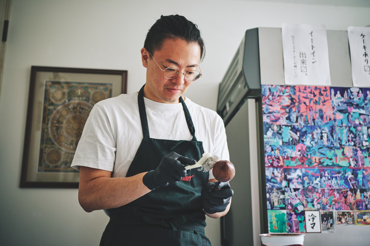 作業中の奥山さん