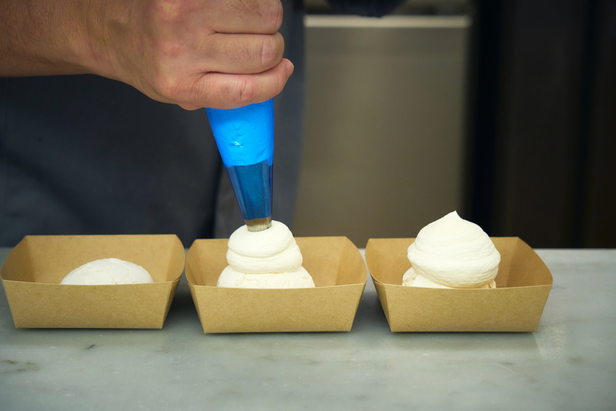 兵庫・芦屋『PÂTISSERIE éttoné』和栗のモンブランのメレンゲ、生クリーム