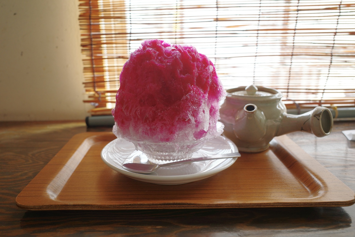 神戸・岡本『日本茶カフェ一日 ひとひ』「赤しそのかき氷」